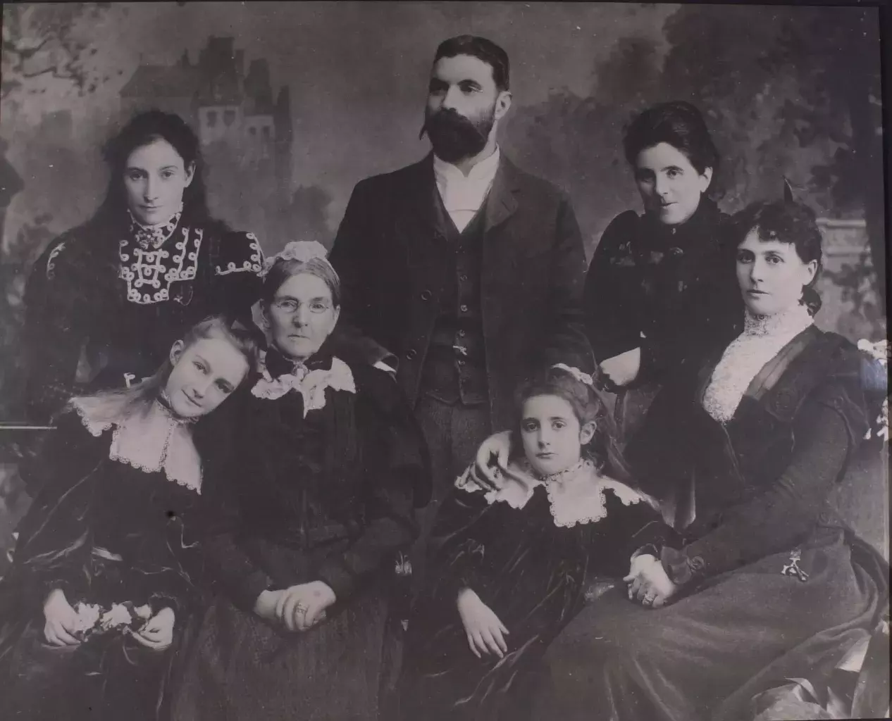 A black and white portrait of the Deakin family. 